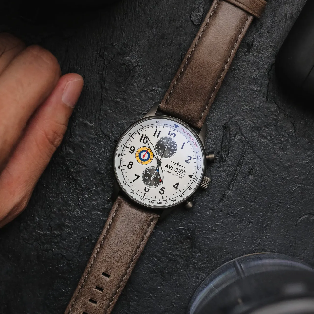 AVI-8 Hawker Hurricane Classic Chronograph Ivory Grayscale AV40110B detay görseli 2