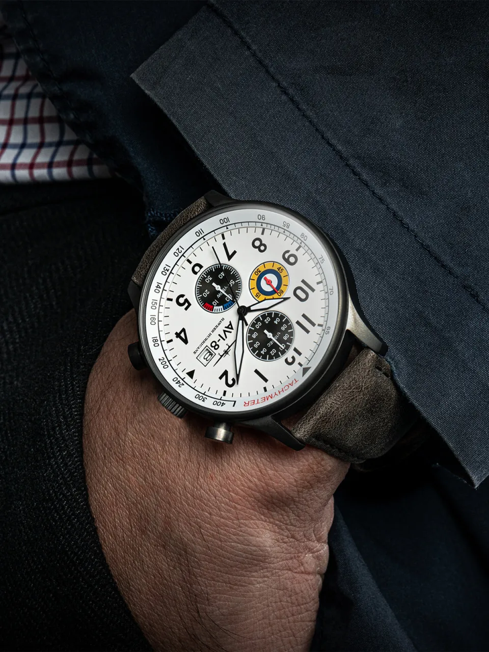 AVI-8 Hawker Hurricane Classic Chronograph Ivory Grayscale AV40110B detay görseli 3