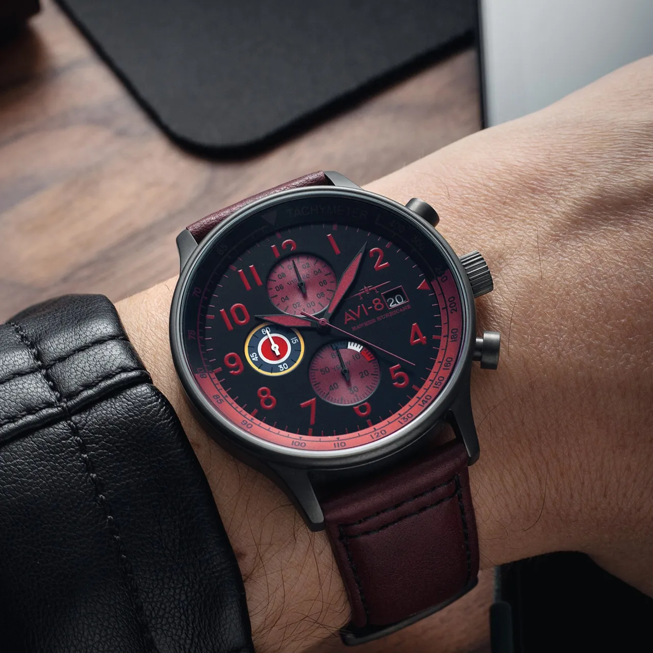 AVI-8 Hawker Hurricane Classic Chronograph Blood Red AV40110S detay görseli 2