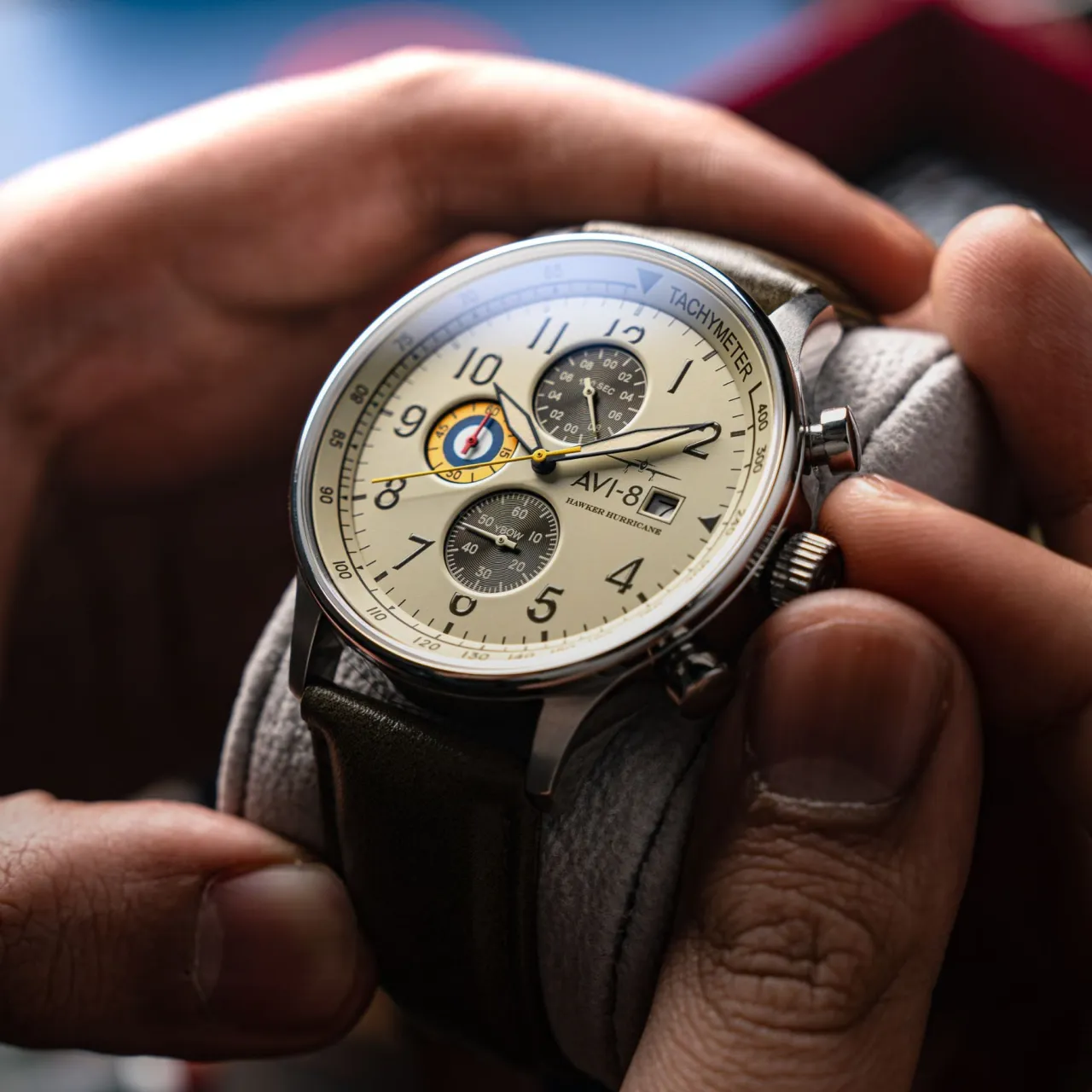 AVI-8 Hawker Hurricane Classic Chronograph Khaki AV4011B detay görseli 2