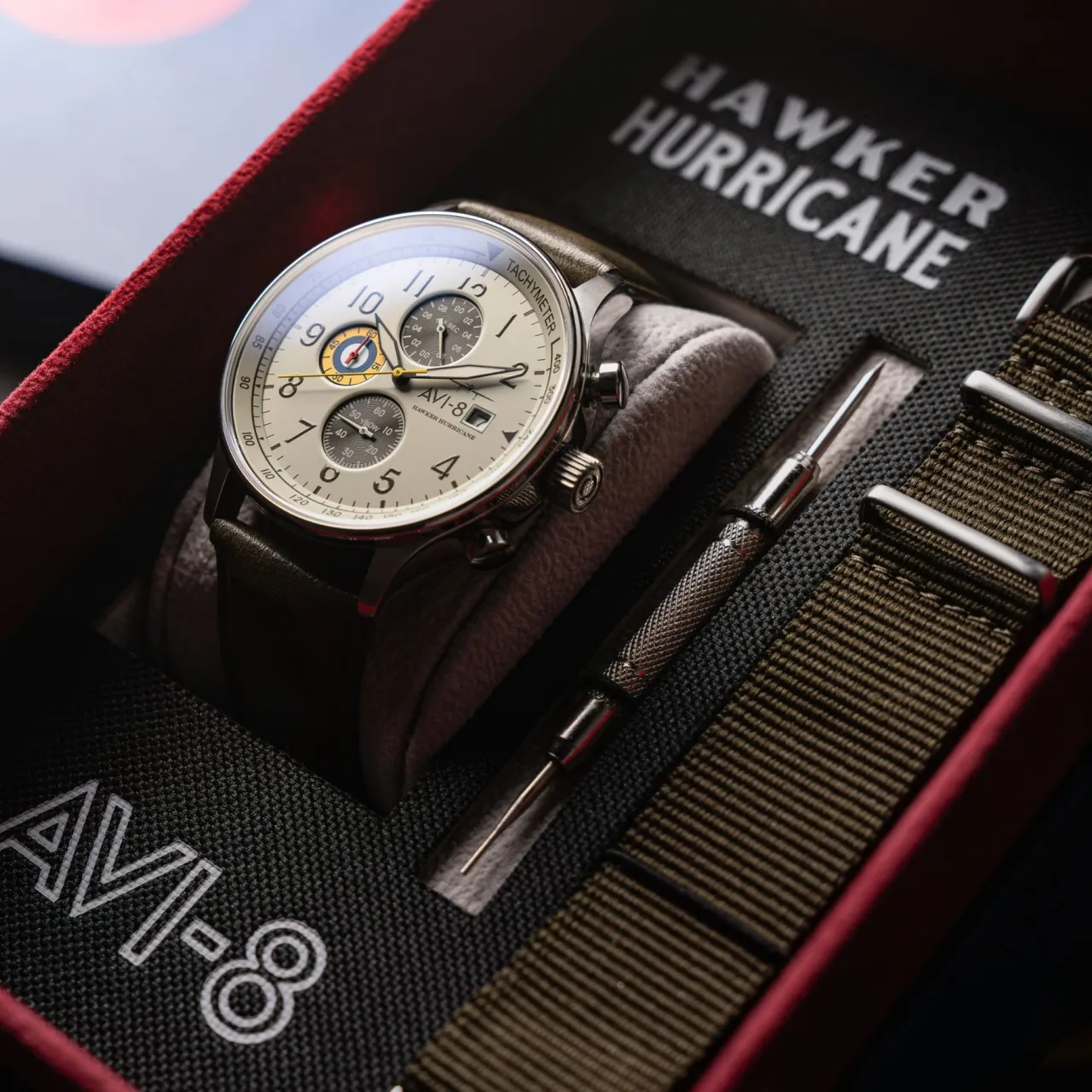 AVI-8 Hawker Hurricane Classic Chronograph Khaki AV4011B detay görseli 5