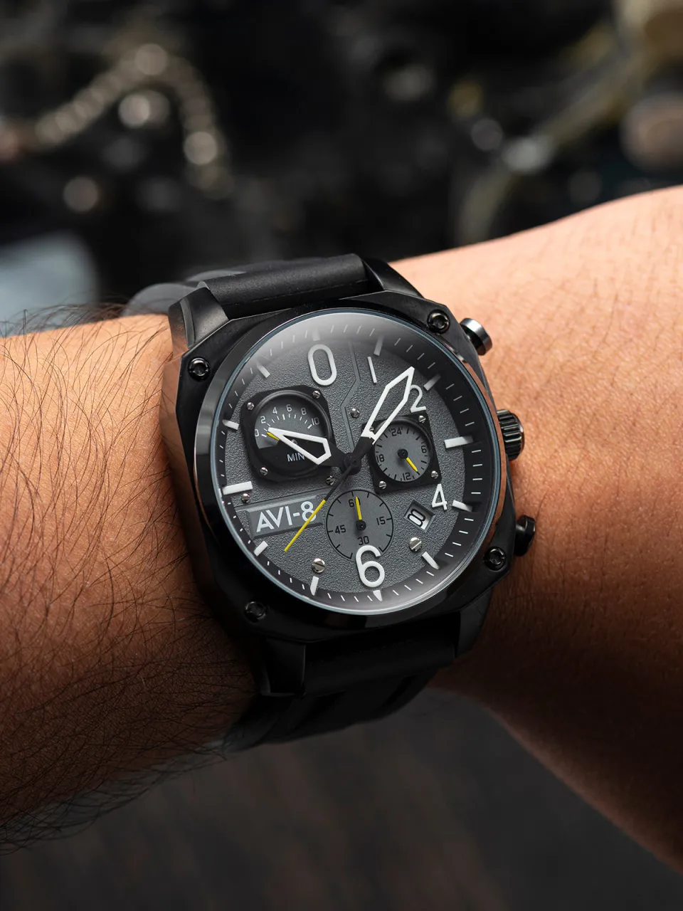 AVI-8 Hawker Hunter Retrograde Chronograph Tactical Black AV4052R1 detay görseli 1