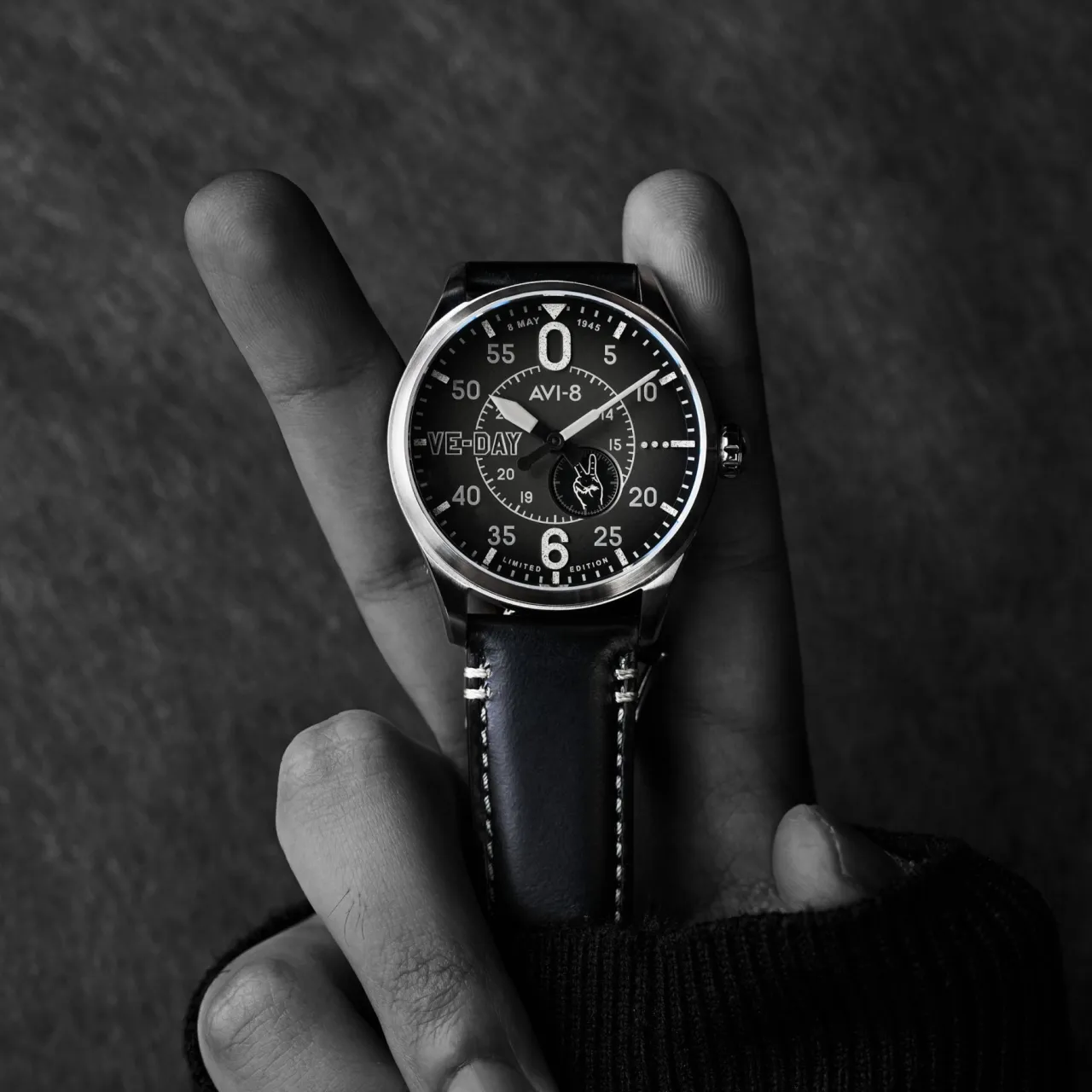 AVI-8 Spitfire Type 300 Automatic Black Valour Midnight AV407301 detay görseli 4