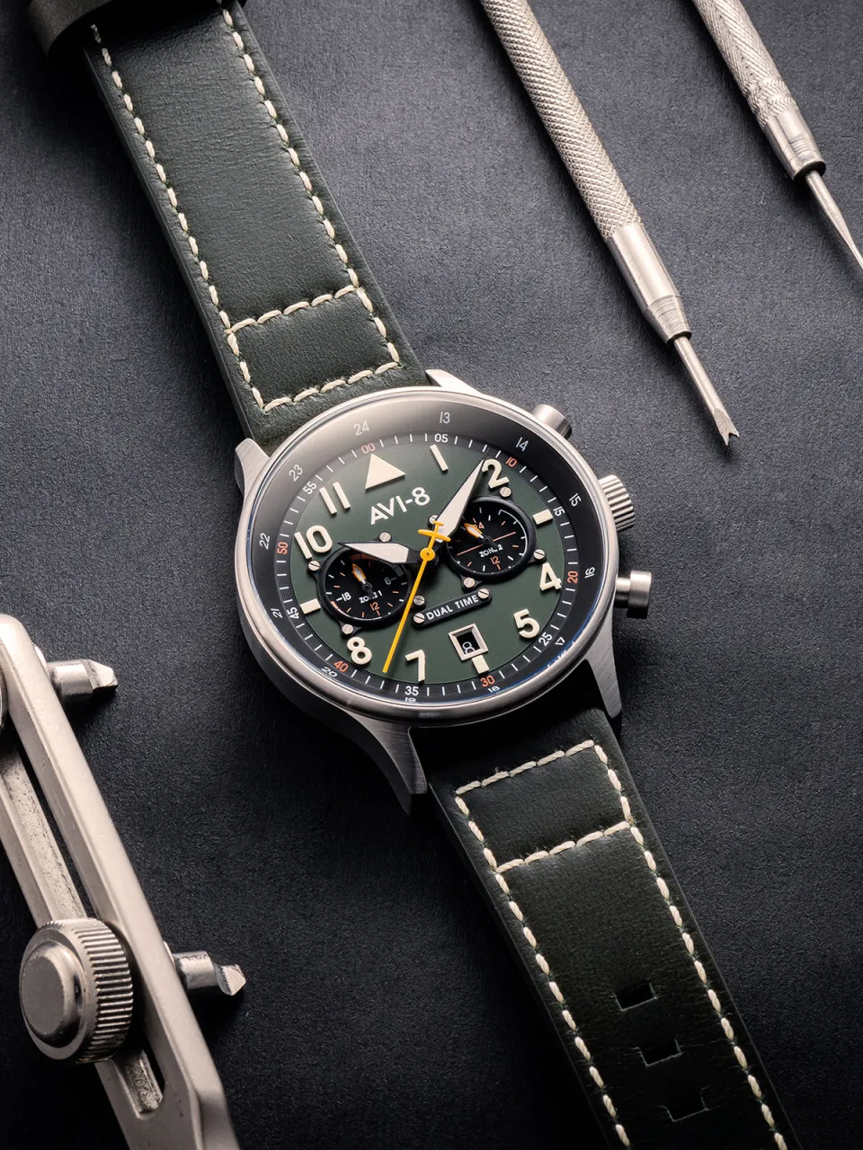 AVI-8 Hawker Hurricane Carey Dual Time Green AV408802 detay görseli 2