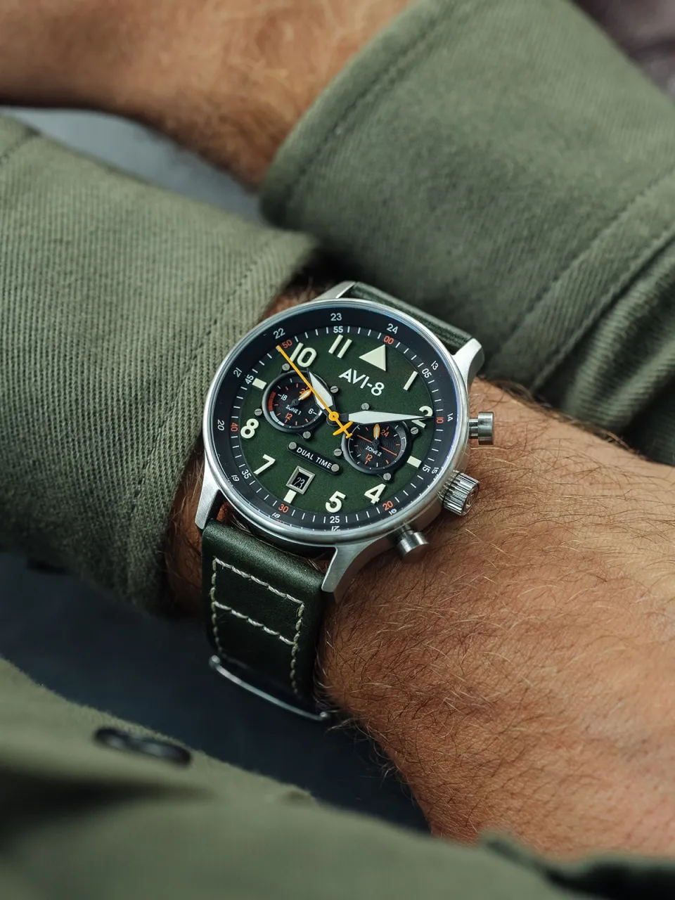 AVI-8 Hawker Hurricane Carey Dual Time Green AV408802 detay görseli 3