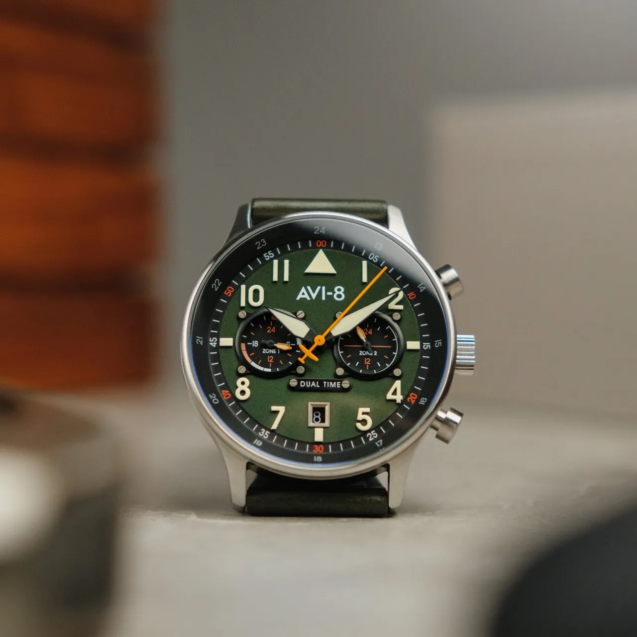 AVI-8 Hawker Hurricane Carey Dual Time Green AV408802 detay görseli 5