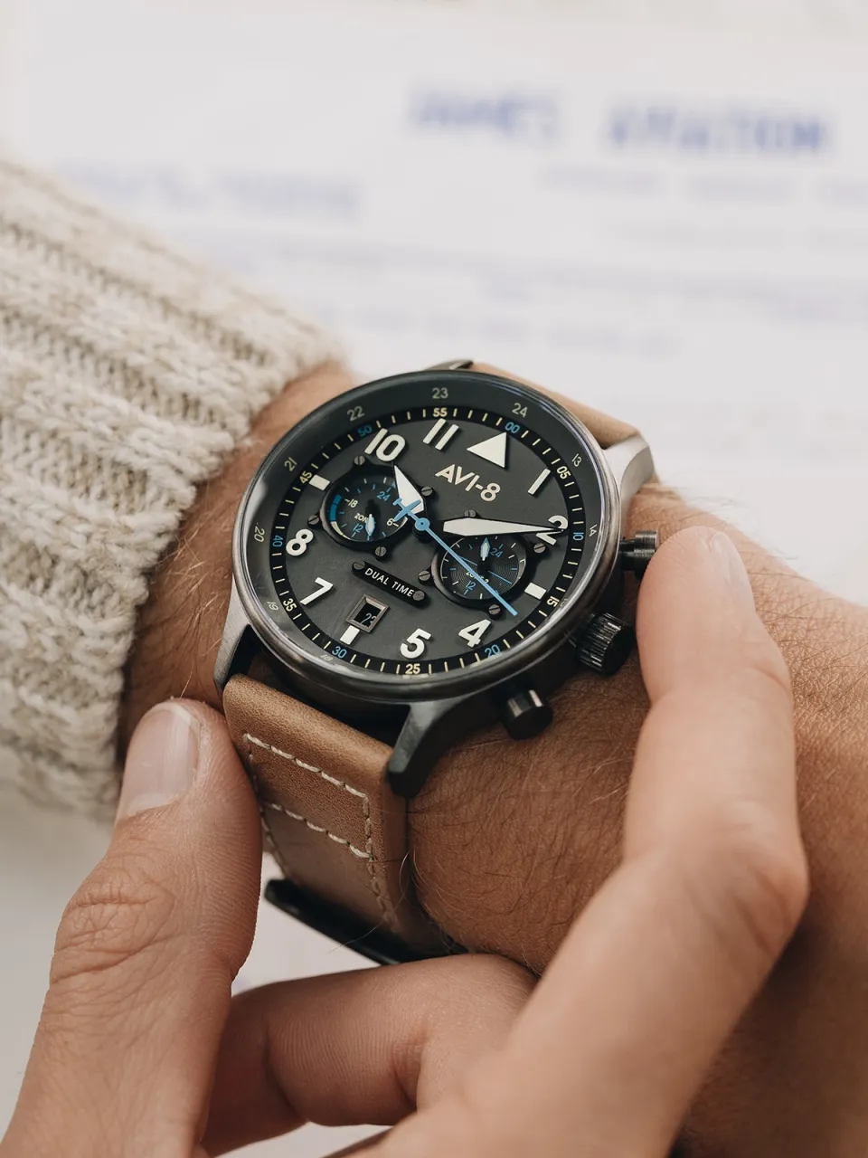 AVI-8 Hawker Hurricane Carey Dual Time Grey AV408804 detay görseli 3