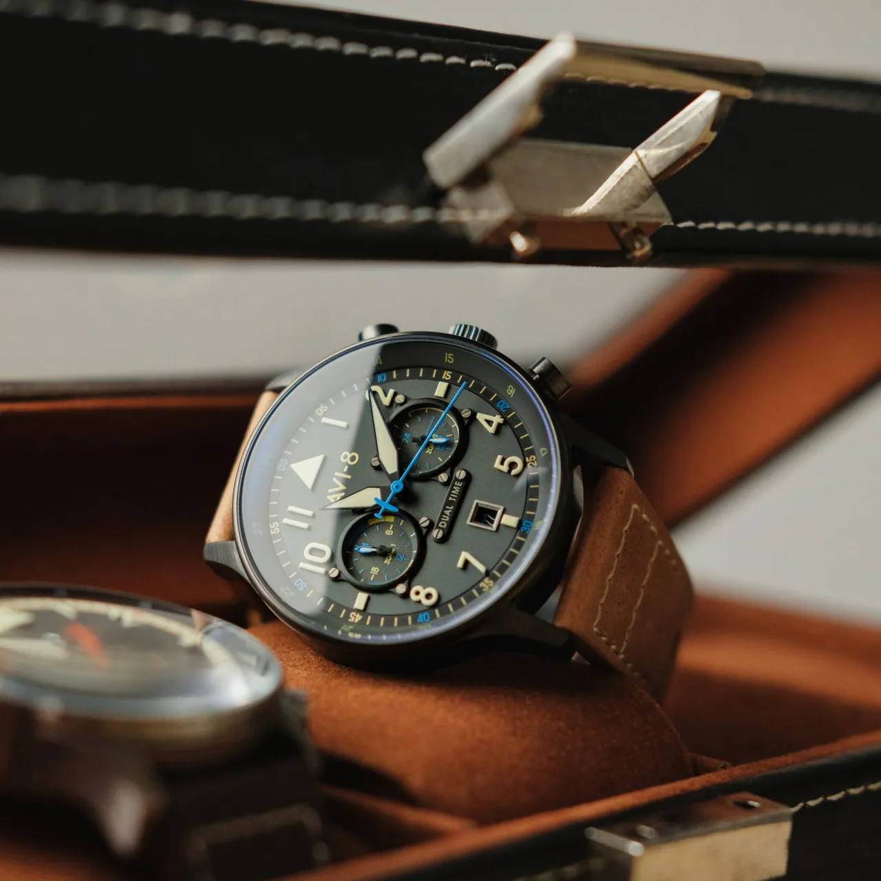 AVI-8 Hawker Hurricane Carey Dual Time Grey AV408804 detay görseli 5