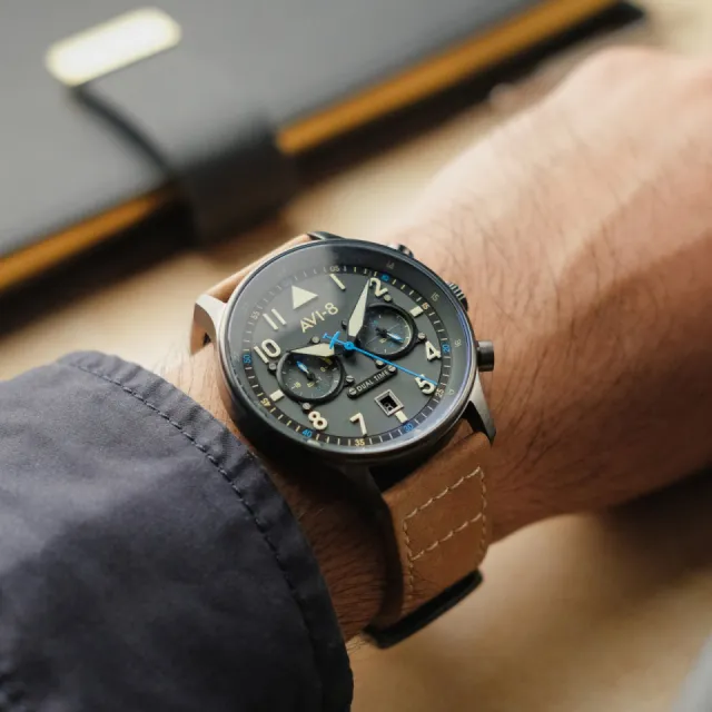 AVI-8 Hawker Hurricane Carey Dual Time Grey AV408804 Görsel 7