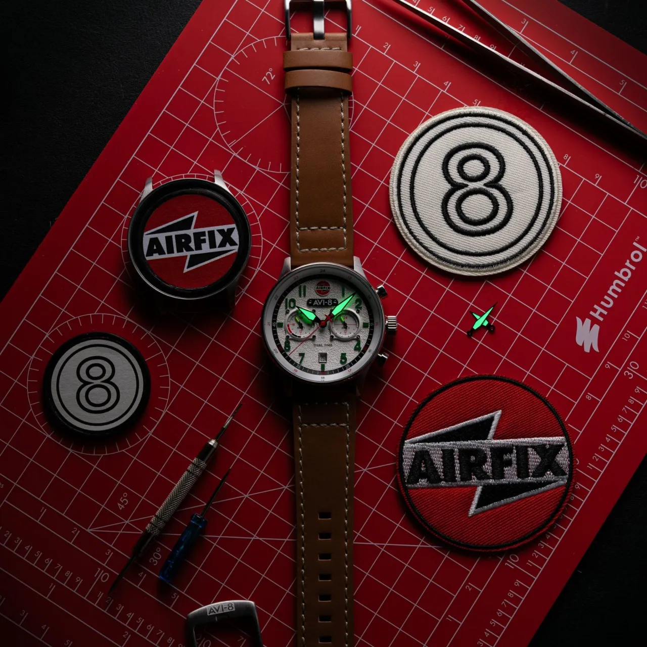 AVI-8 Hawker Hurricane Carey Dual Time Airfix Edition Silver White AV408806 detay görseli 3