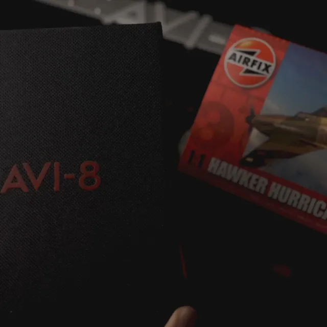 AVI-8 Hawker Hurricane Carey Dual Time Airfix Edition Silver White AV408806 Görsel 2