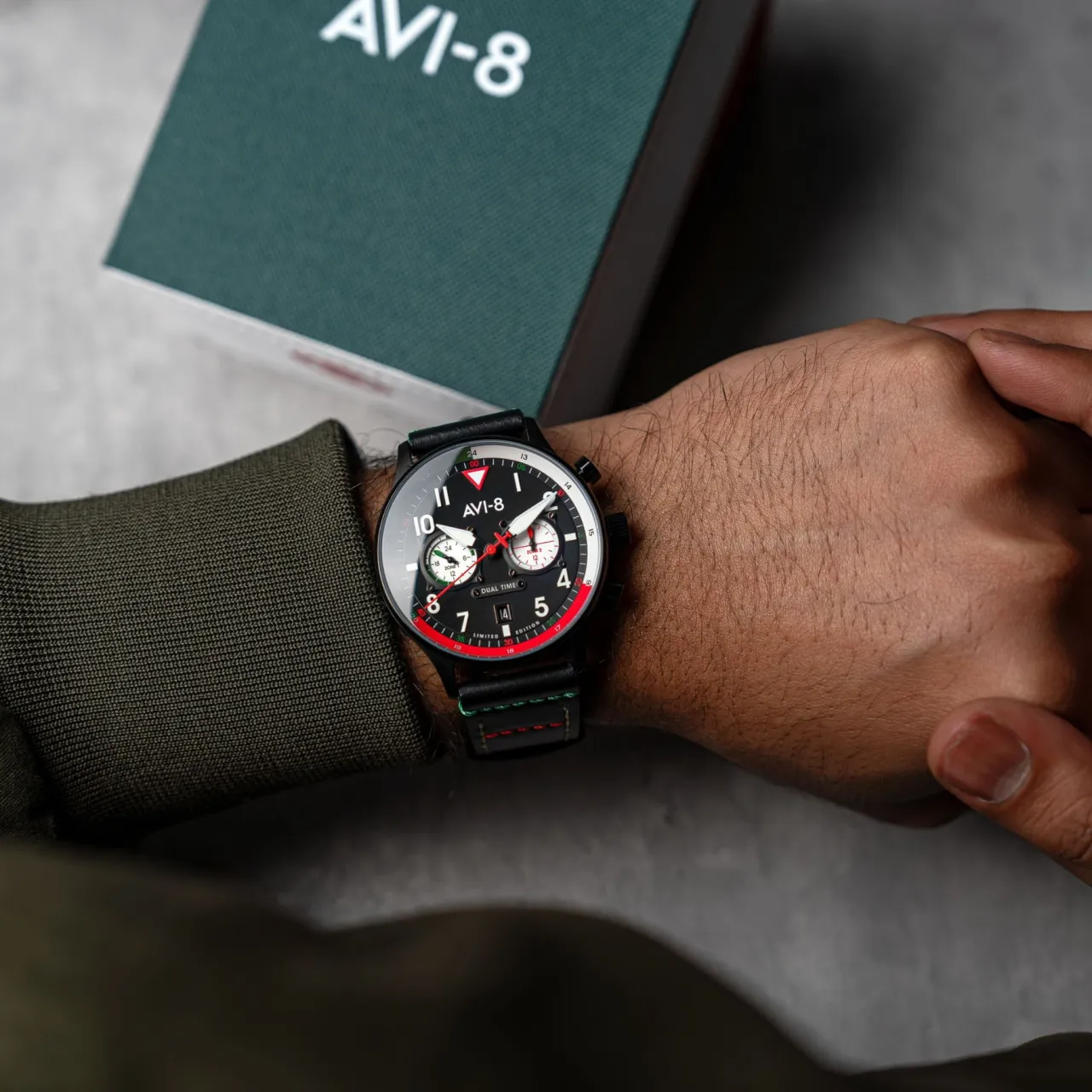 AVI-8 Hawker Hurricane Carey Dual Time Tri Color Black AV408808 detay görseli 2