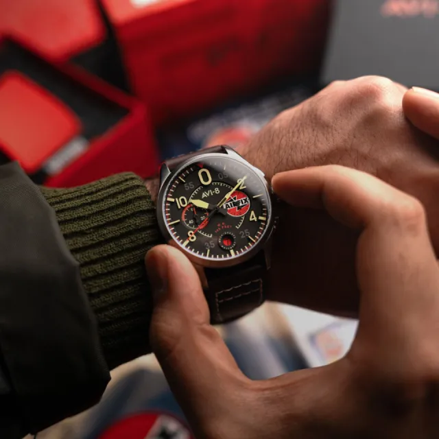 AVI-8 Spitfire Lock Chronograph Raven Black AV408909 Görsel 3