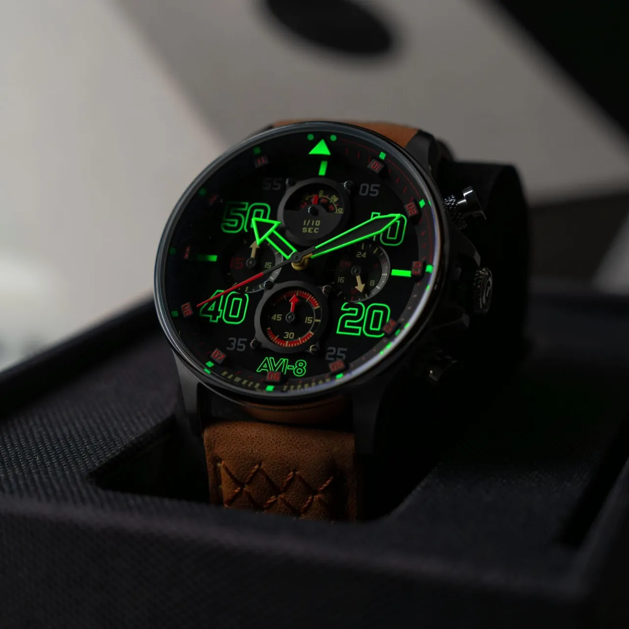 AVI-8 Hawker Typhoon Coningham Chronograph Black AV40930B detay görseli 3