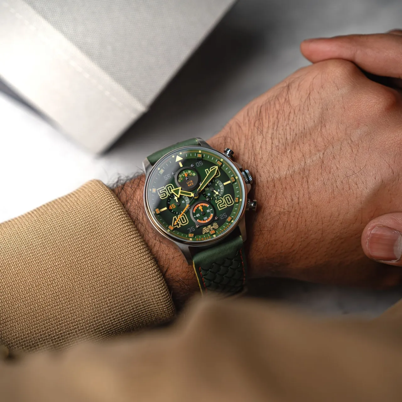 AVI-8 Hawker Typhoon Coningham Chronograph Green AV40930D detay görseli 2