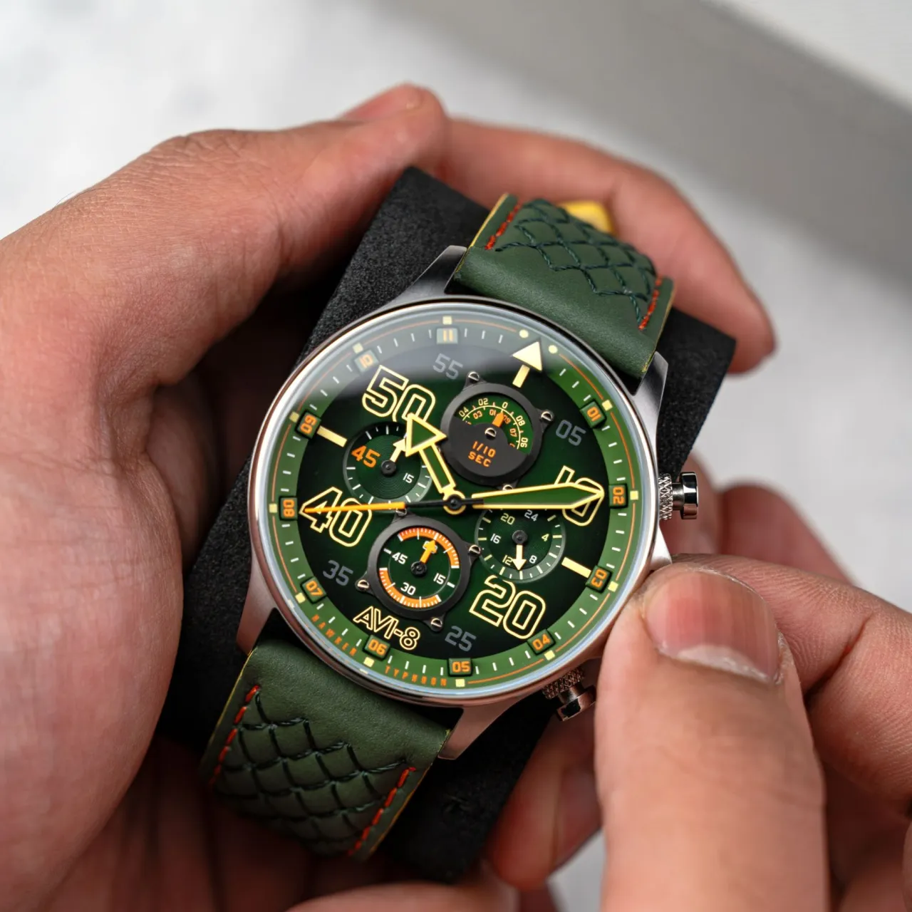 AVI-8 Hawker Typhoon Coningham Chronograph Green AV40930D detay görseli 3