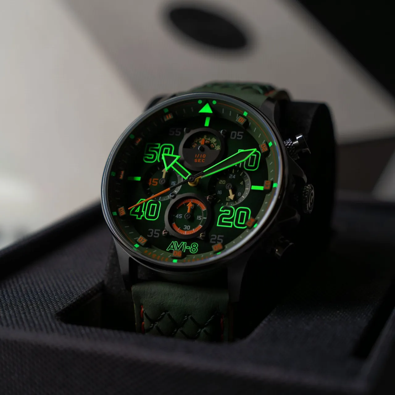 AVI-8 Hawker Typhoon Coningham Chronograph Green AV40930D detay görseli 4