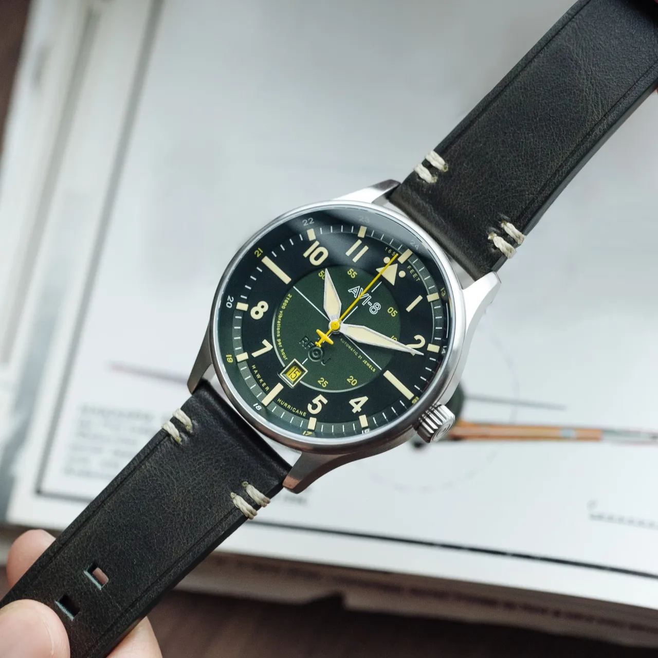 AVI-8 Hawker Hurricane Kent Automatic AV409403 detay görseli 2