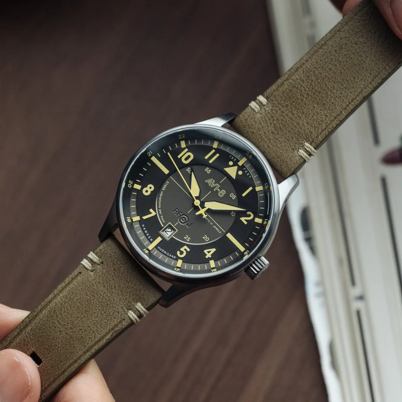 AVI-8 Hawker Hurricane Kent Automatic AV409404 detay görseli 2