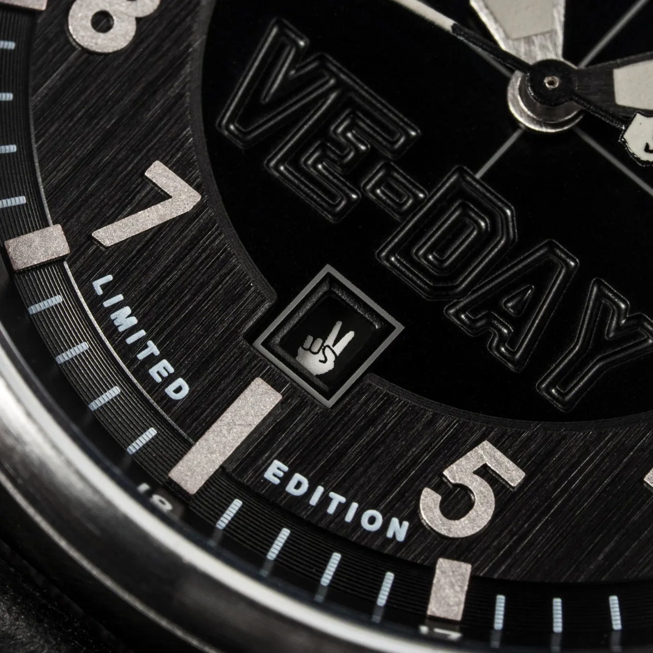 AVI-8 Hawker Hurricane Kent Automatic Black AV409405 detay görseli 5