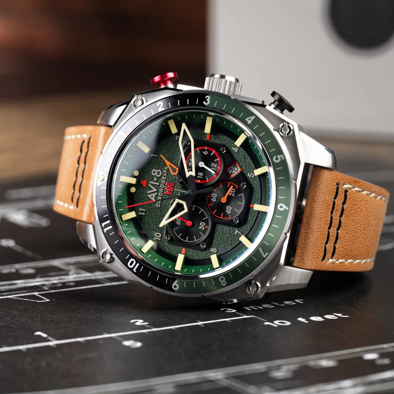 AVI-8 Hawker Hunter Atlas Dual Time Chronograph Forest AV410001 detay görseli 2