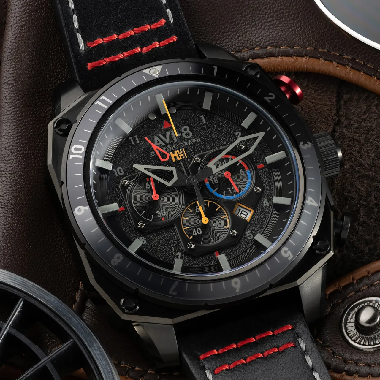 AVI-8 Hawker Hunter Atlas Dual Time Chronograph Black AV410004 detay görseli 4