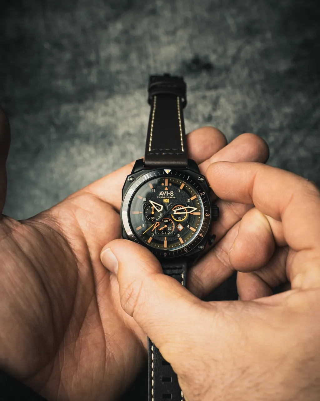 AVI-8 Hawker Hunter Atlas Dual Time Chronograph Soot Black AV410008 detay görseli 5