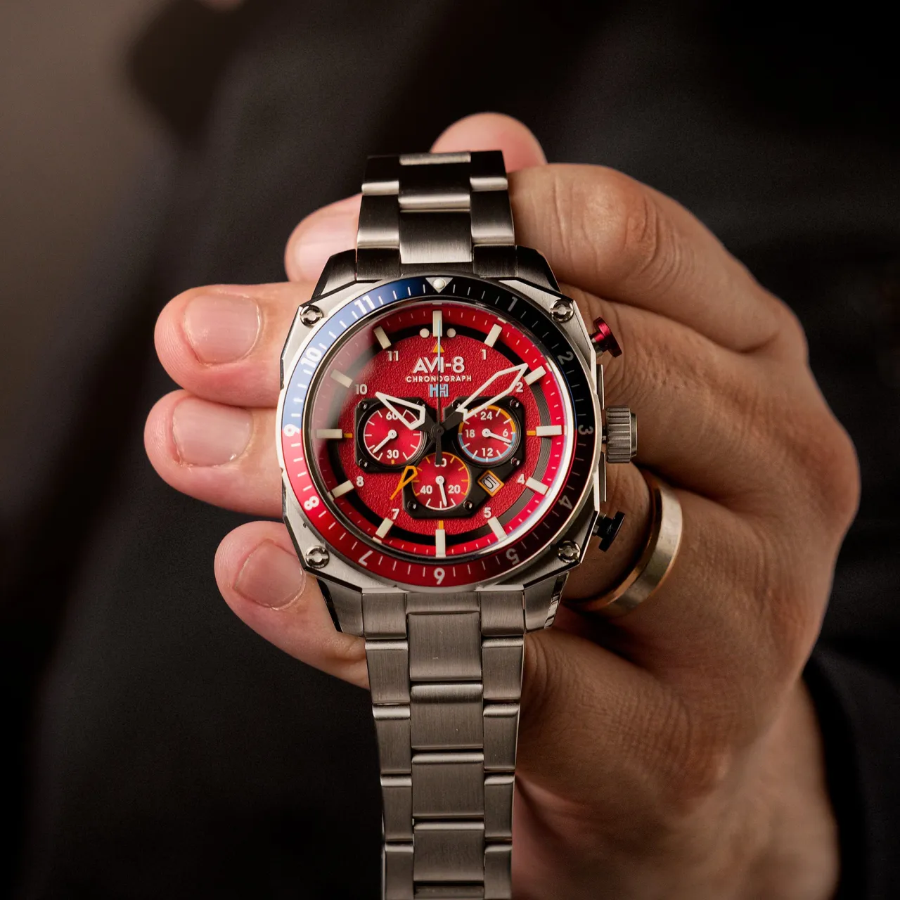 AVI-8 Hawker Hunter Atlas Dual Time Chronograph Crimson Red AV410022 detay görseli 4