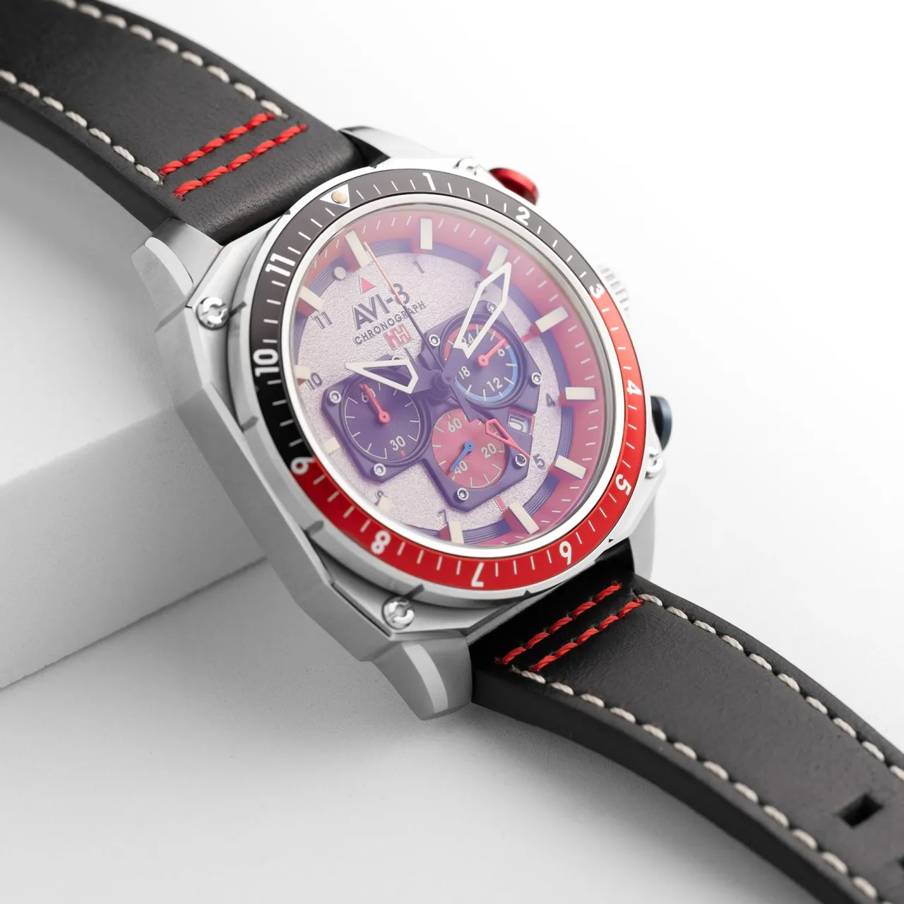 AVI-8 Hawker Hunter Atlas Dual Time Chronograph Hazard Red AV410003 detay görseli 5