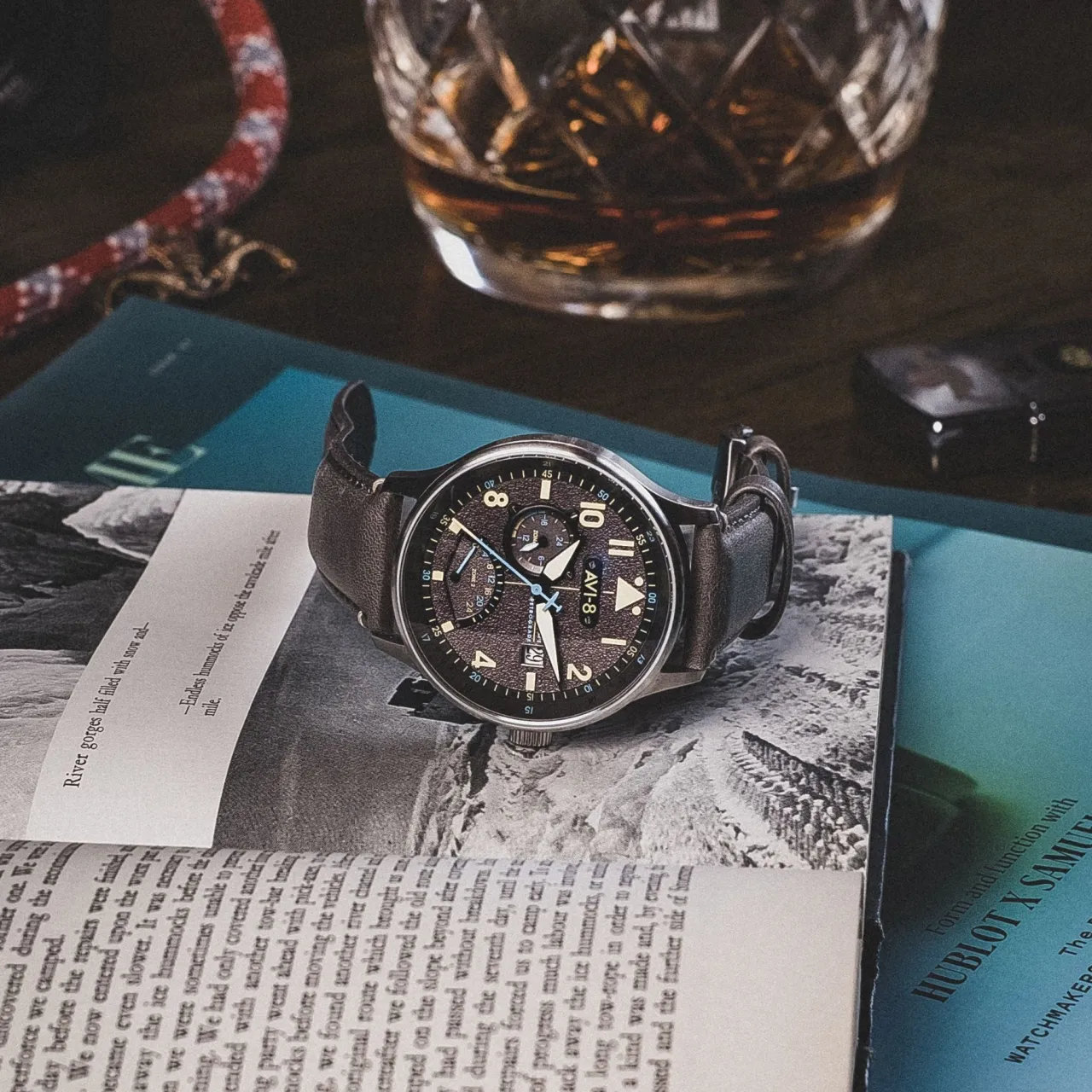 AVI-8 Hawker Hurricane McKellar Dual Time Ash Grey AV410109 detay görseli 3