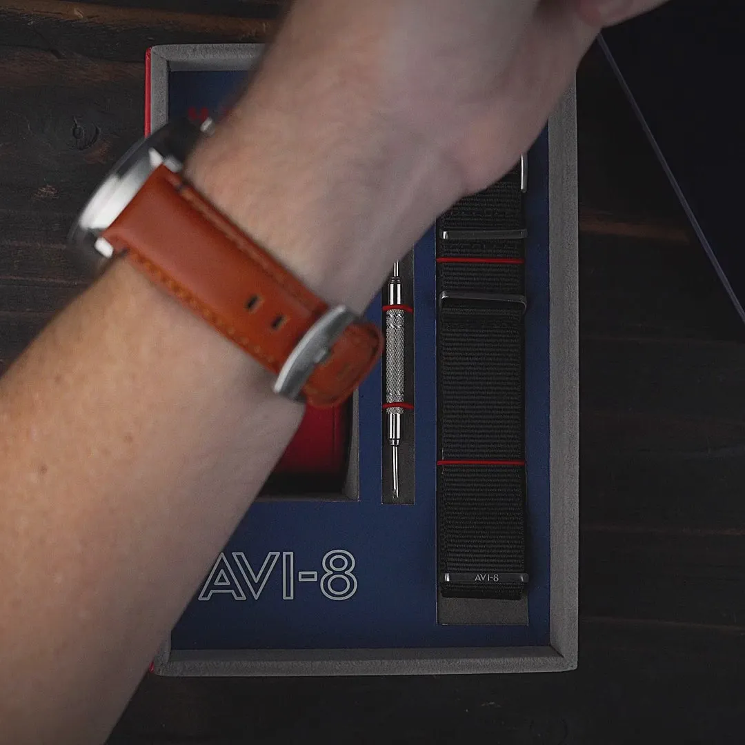 AVI-8 Hawker Hurricane McKellar Dual Time Brown Beige AV41010C detay görseli 1