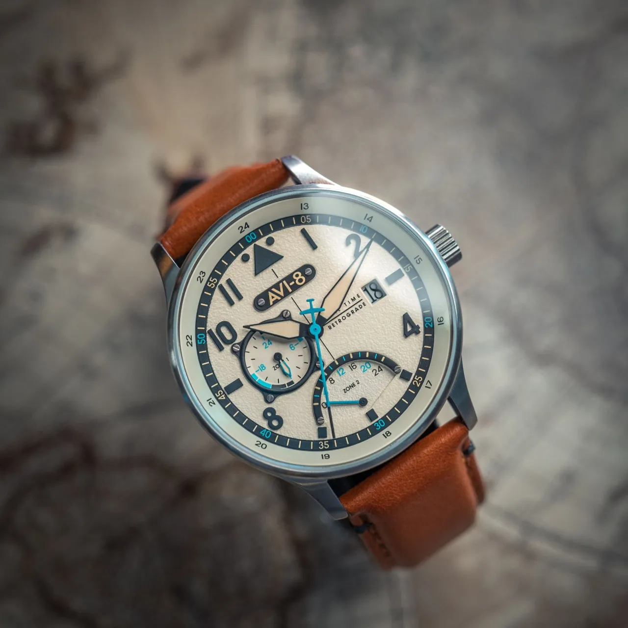 AVI-8 Hawker Hurricane McKellar Dual Time Brown Beige AV41010C detay görseli 5