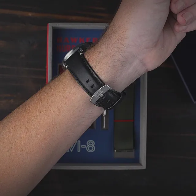 AVI-8 Hawker Hurricane McKellar Dual Time Gothic Green AV4101O Görsel 2