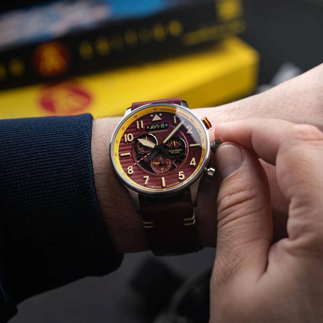 AVI-8 Flyboy Spirit Of Tuskegee Chronograph Limited Edition Red AV410902 detay görseli 4