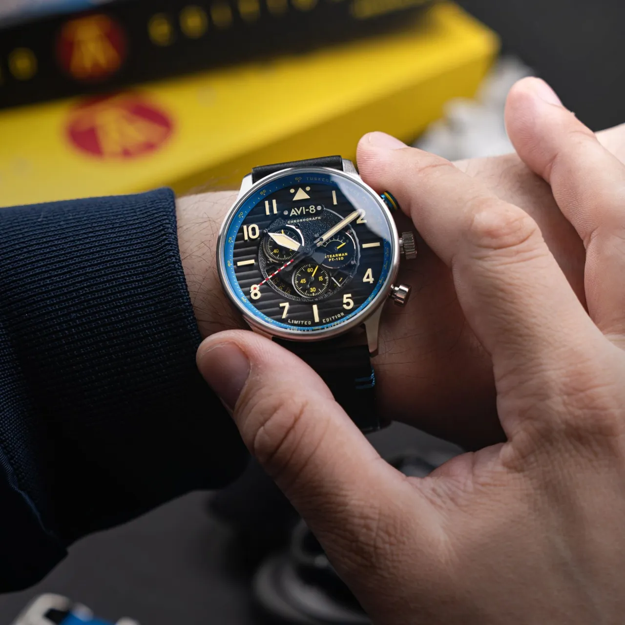 AVI-8 Flyboy Spirit Of Tuskegee Chronograph Limited Edition AV410903 detay görseli 4