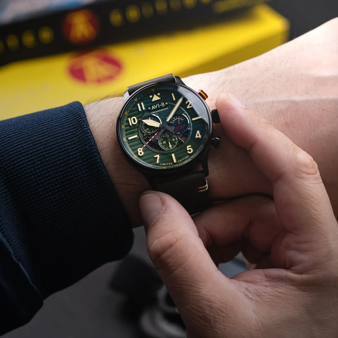 AVI-8 Flyboy Spirit Of Tuskegee Chronograph Limited Edition AV410904 detay görseli 4