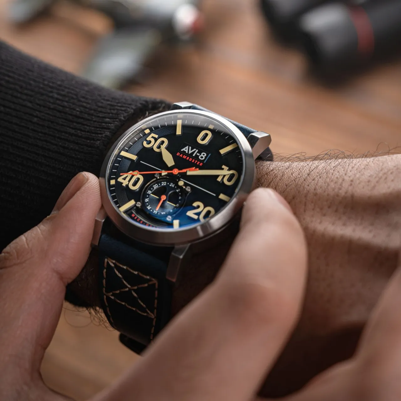 AVI-8 Dambuster Chadwick Meca-Quartz Cobalt Blue AV411301 detay görseli 2