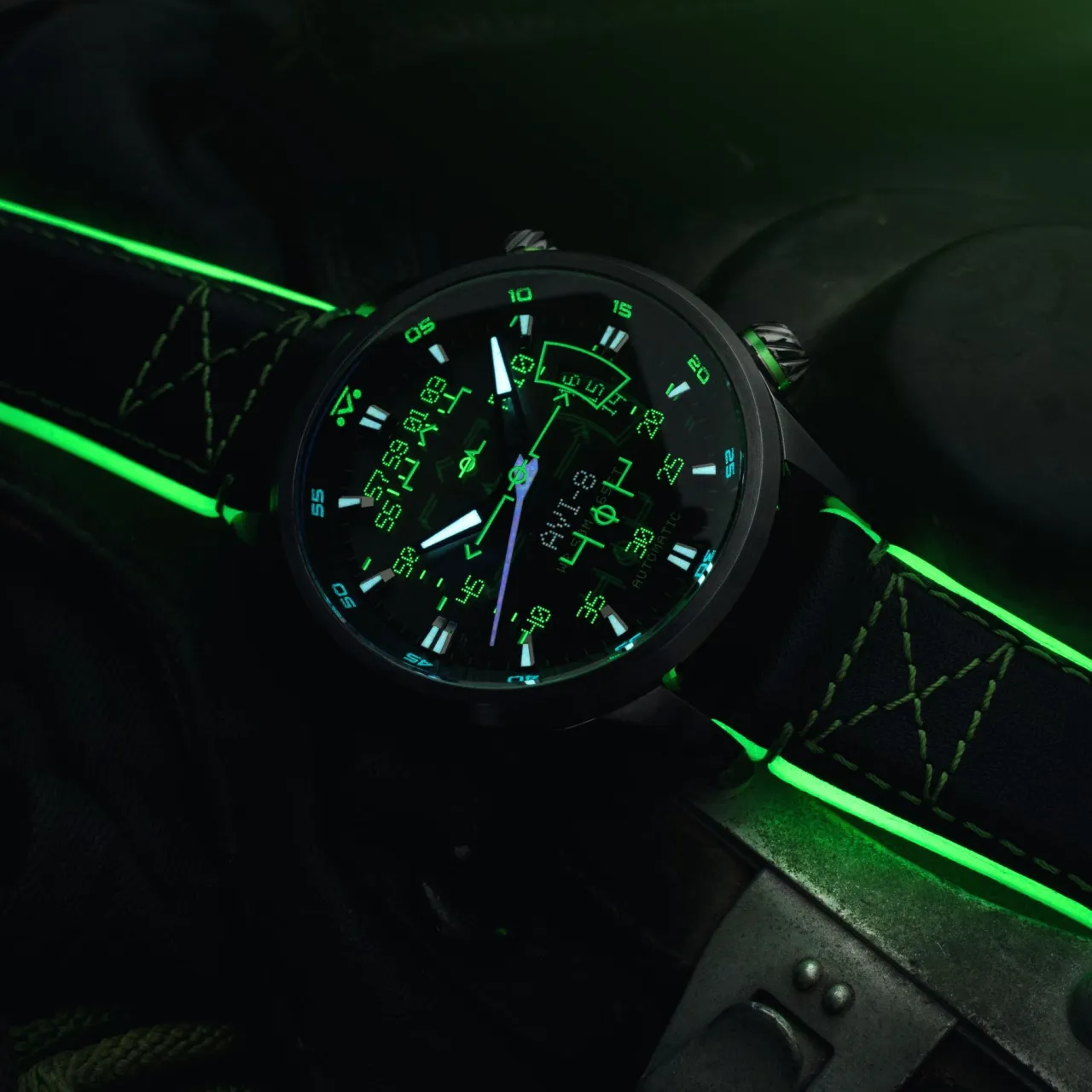 AVI-8 Hawker Harrier HUD Automatic Gradient Black AV411702 detay görseli 4
