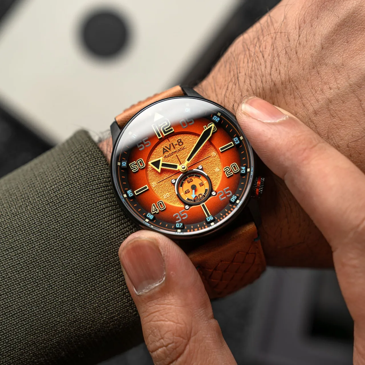 AVI-8 Hawker Typhoon Baldwin Automatic Burnt Orange AV411902 detay görseli 2