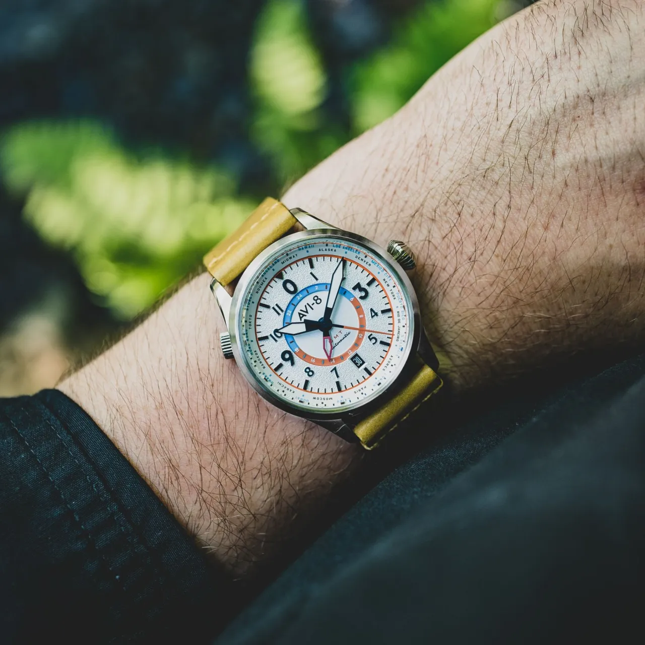 AVI-8 Flyboy Wingman Worldtimer GMT Automatic Sand Green AV412002 detay görseli 2