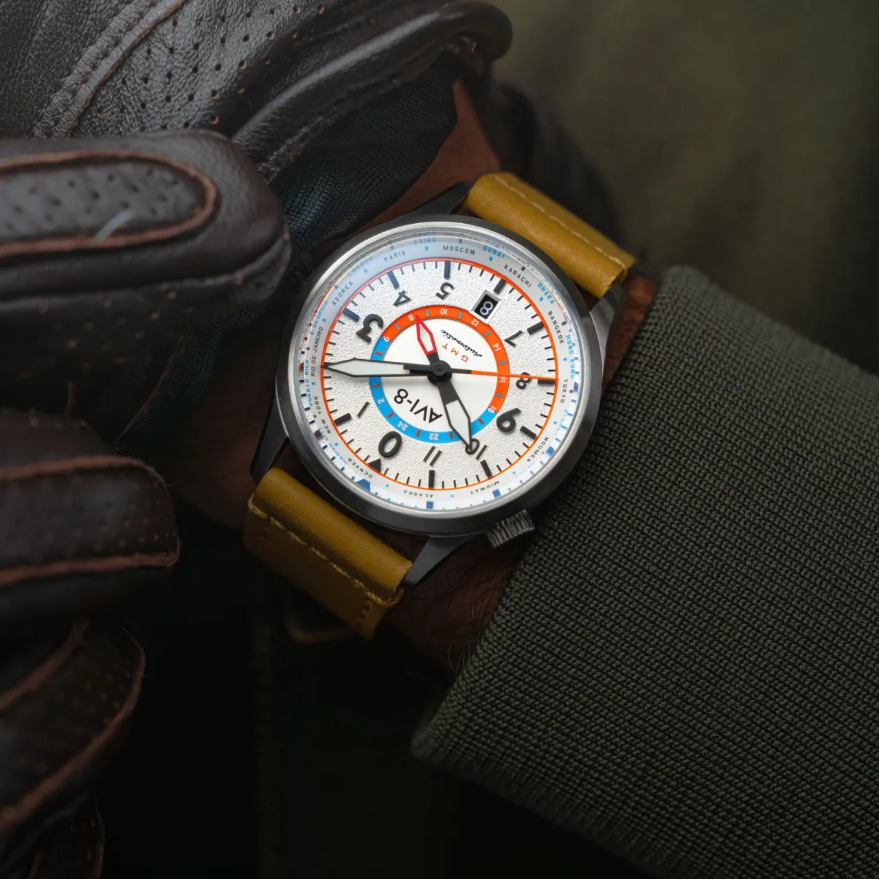 AVI-8 Flyboy Wingman Worldtimer GMT Automatic Sand Green AV412002 detay görseli 5