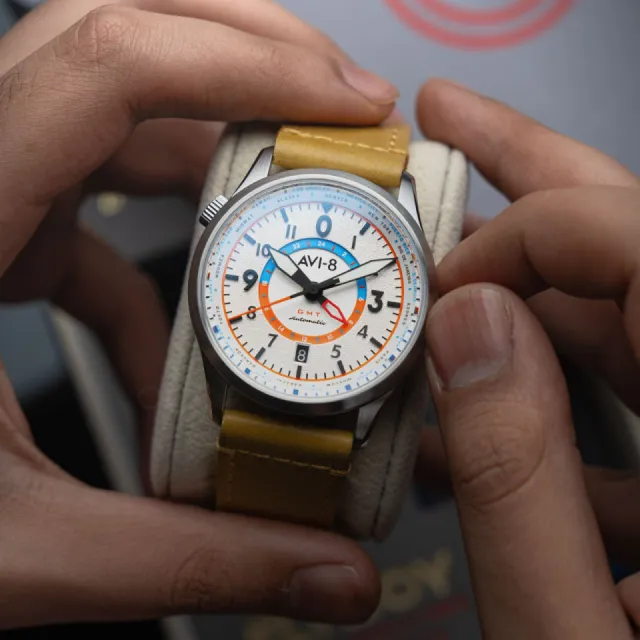 AVI-8 Flyboy Wingman Worldtimer GMT Automatic Sand Green AV412002 Görsel 8