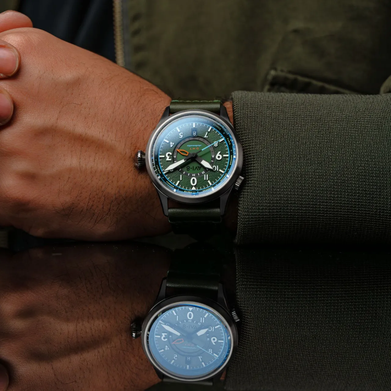 AVI-8 Flyboy Wingman Worldtimer GMT Automatic Green AV412005 detay görseli 2
