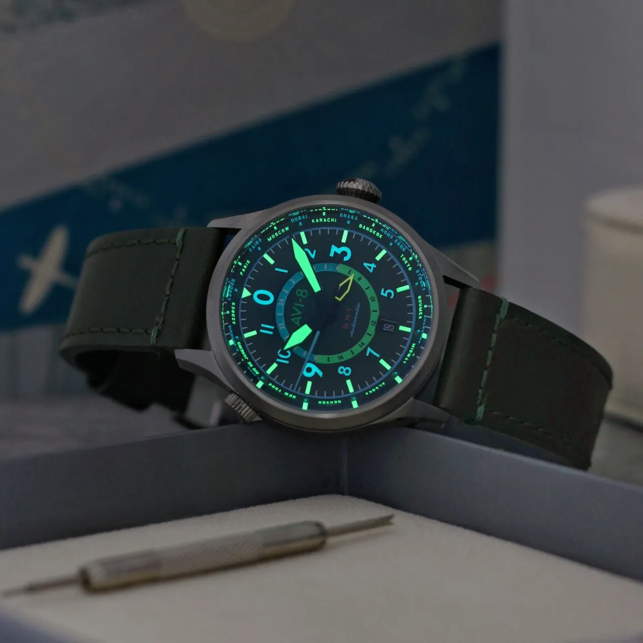 AVI-8 Flyboy Wingman Worldtimer GMT Automatic Green AV412005 detay görseli 5