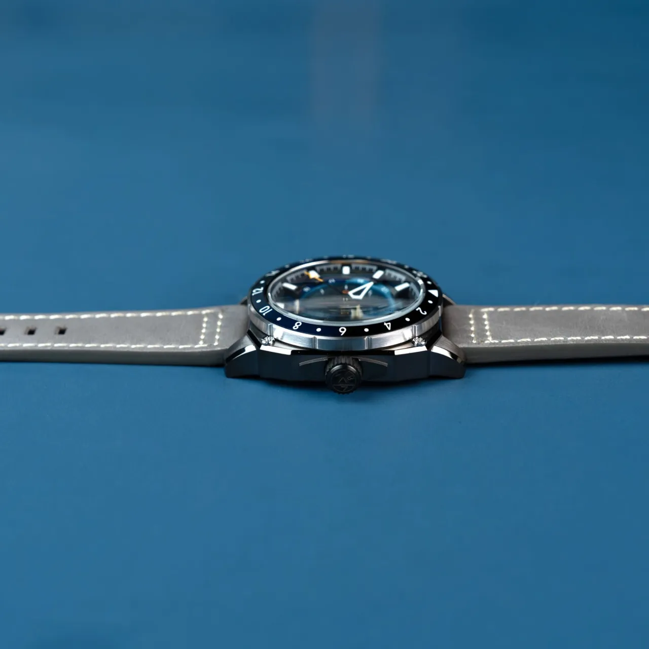 AVI-8 Hawker Hunter Atlas GMT Automatic Grey AV412204 detay görseli 3