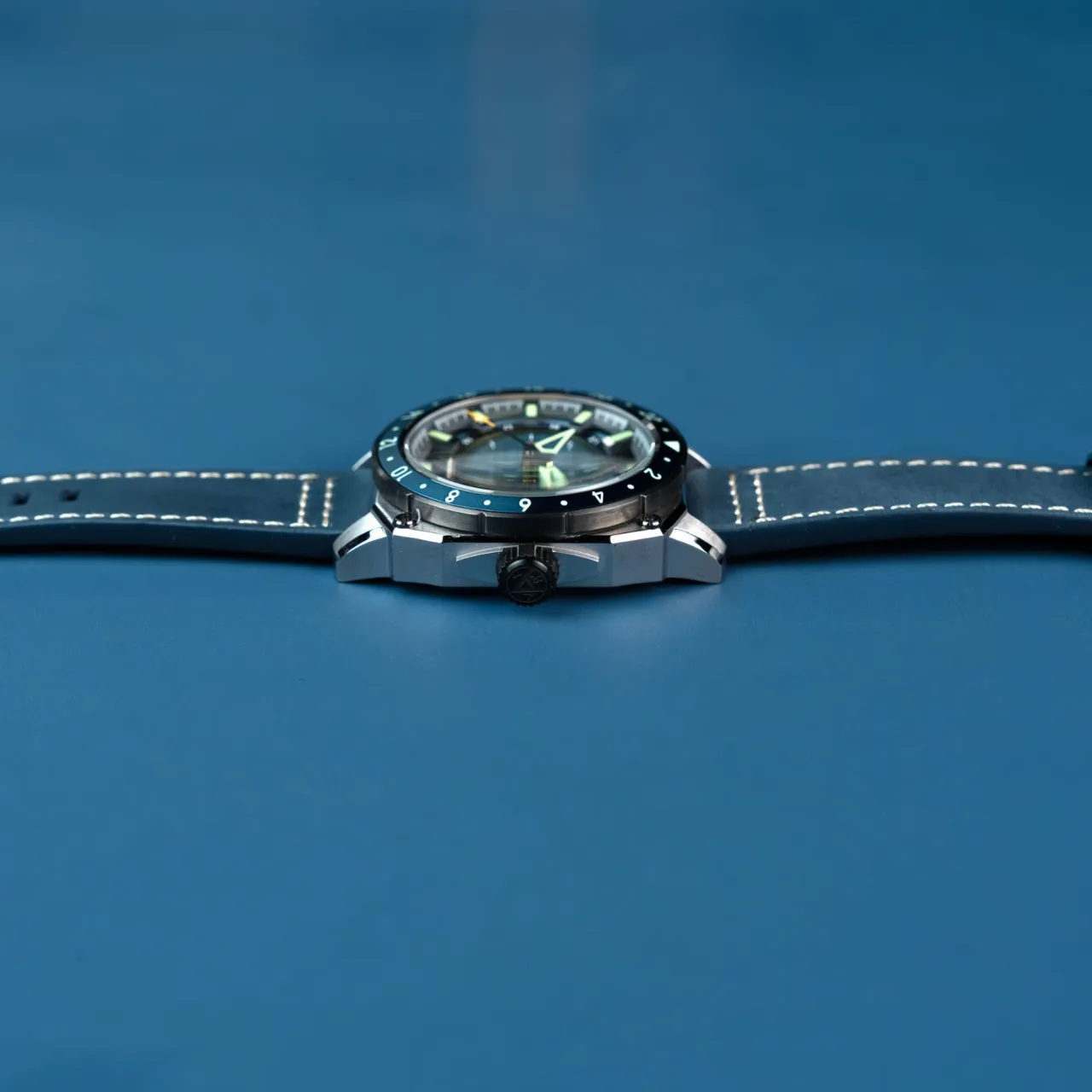 AVI-8 Hawker Hunter Atlas GMT Automatic Blue AV412205 detay görseli 3