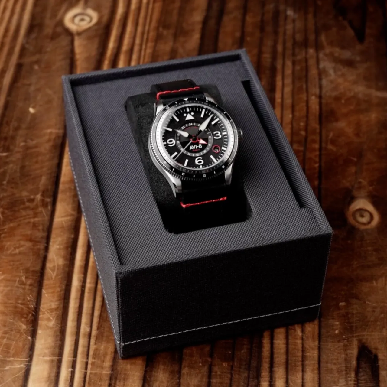 AVI-8 Flyboy Airmaster GMT Automatic Black AV412801 detay görseli 1