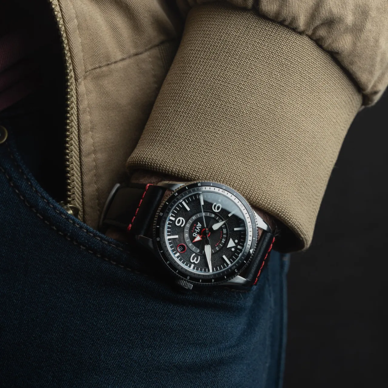 AVI-8 Flyboy Airmaster GMT Automatic Black AV412801 detay görseli 3