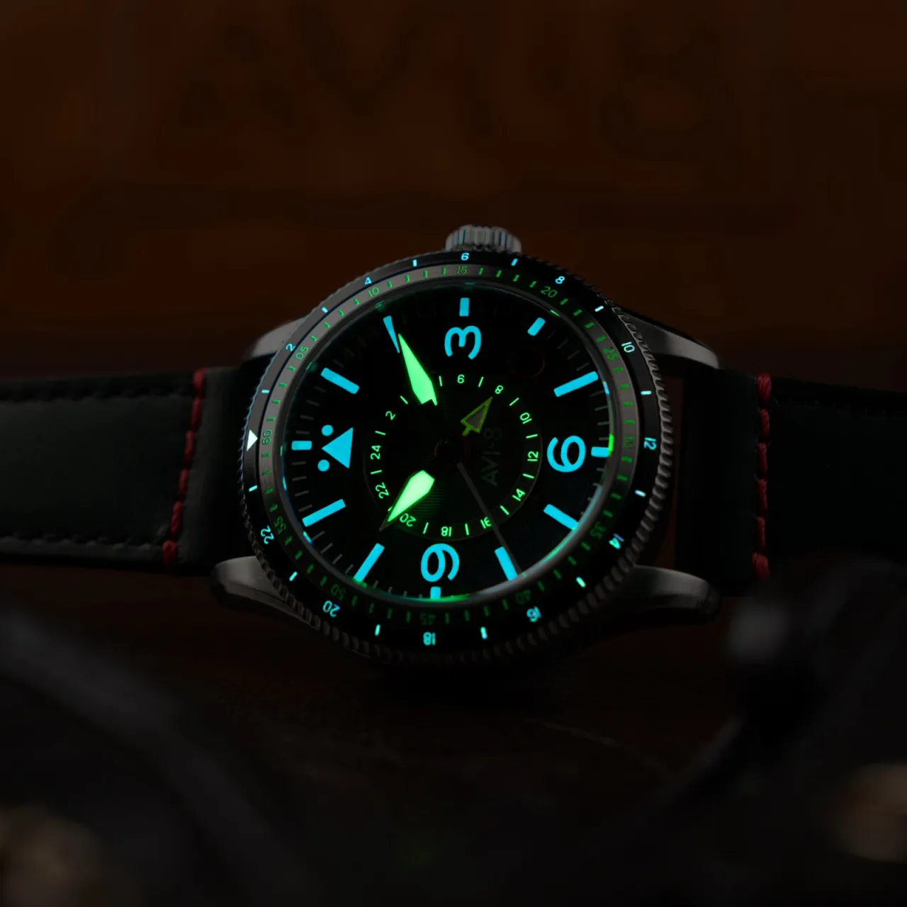 AVI-8 Flyboy Airmaster GMT Automatic Black AV412801 detay görseli 4