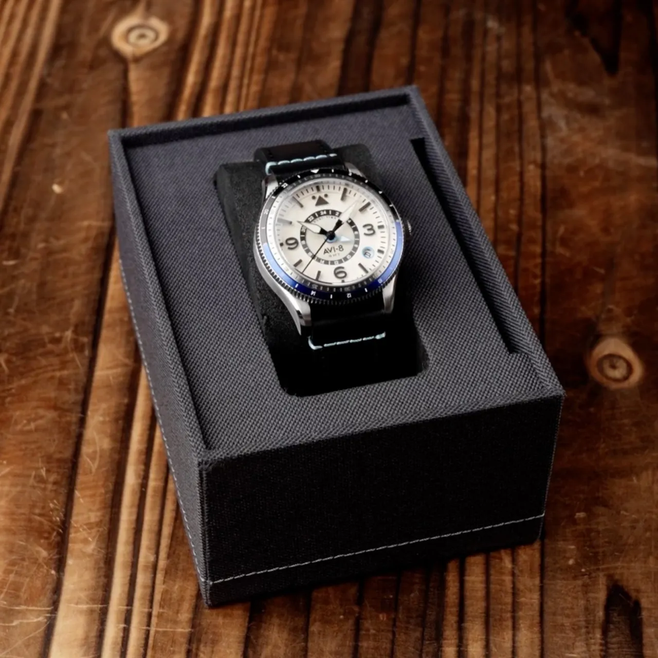 AVI-8 Flyboy Airmaster GMT Automatic White AV412802 detay görseli 1